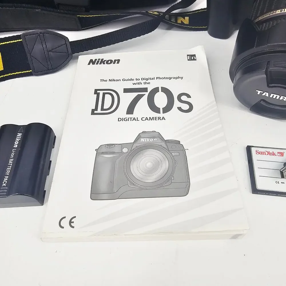 Nikon D70S 6.1MP Digital SLR Camera Kit 18-70mm Nikkor 4-5.6/70-300 TESTED